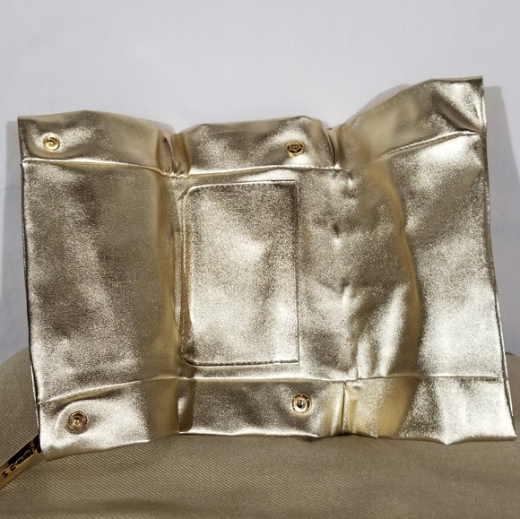 Versage perfume gold metallic hand clutch - Picture 3 of 8